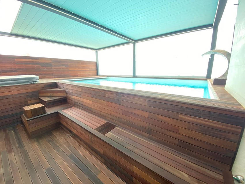 pergola bioclimaica en piscina