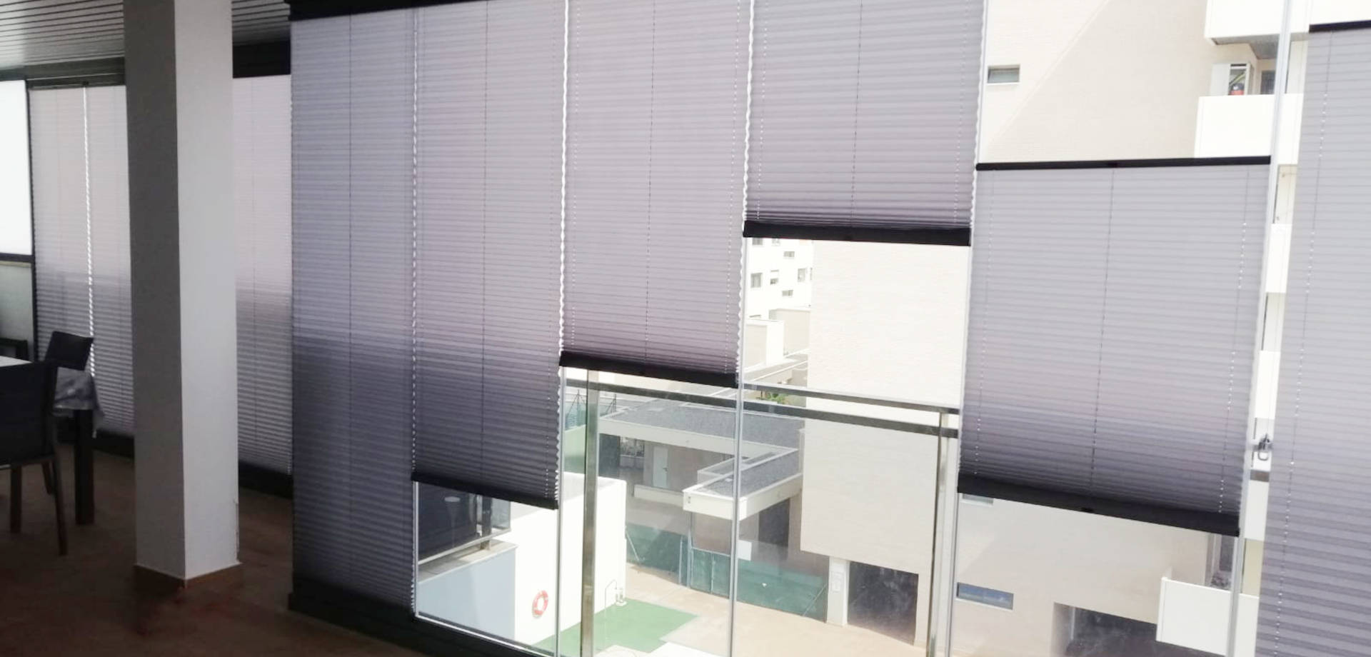 Tenda Plissettata per Porte e Finestre 105 x 30 cm Privacy e Protezione  Solare Persiane per interni, Parti di montaggio incluse, per finestra e  camera